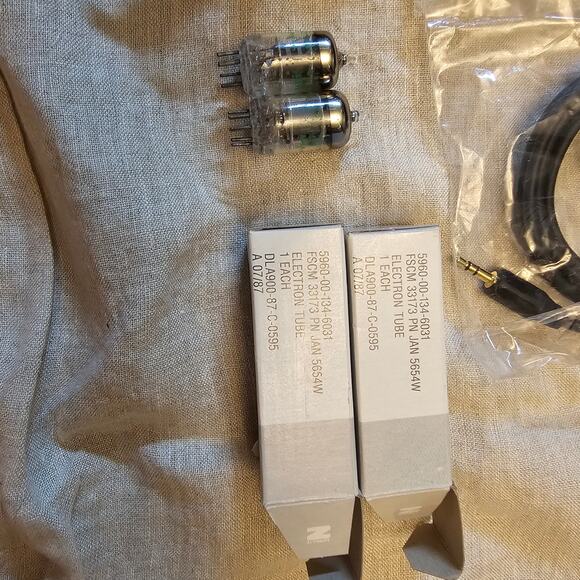 Douk Audio T4 PRO Vacuum Tube Phono Preamp - Picture 3 of 4